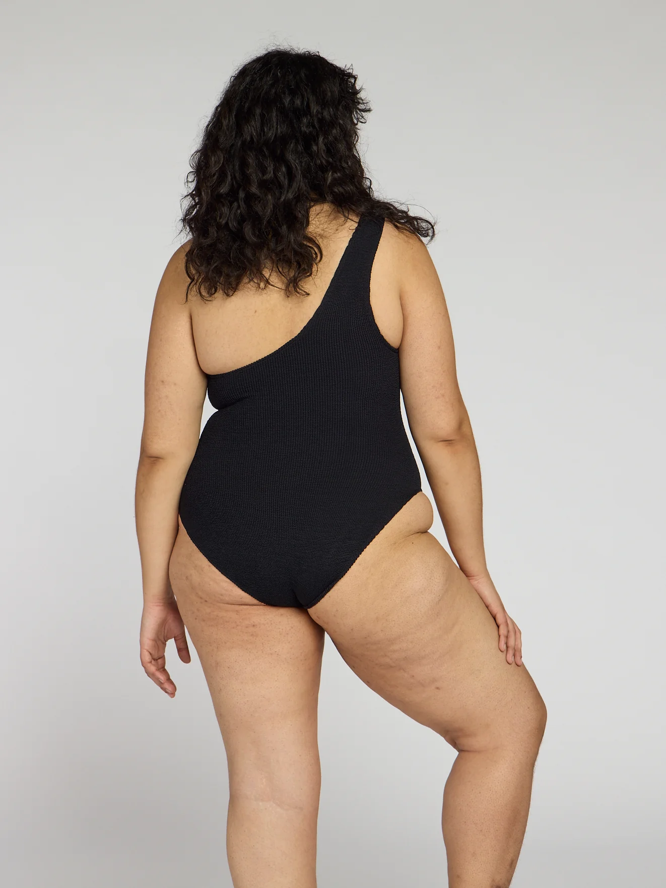 Una One-Piece - Image 21